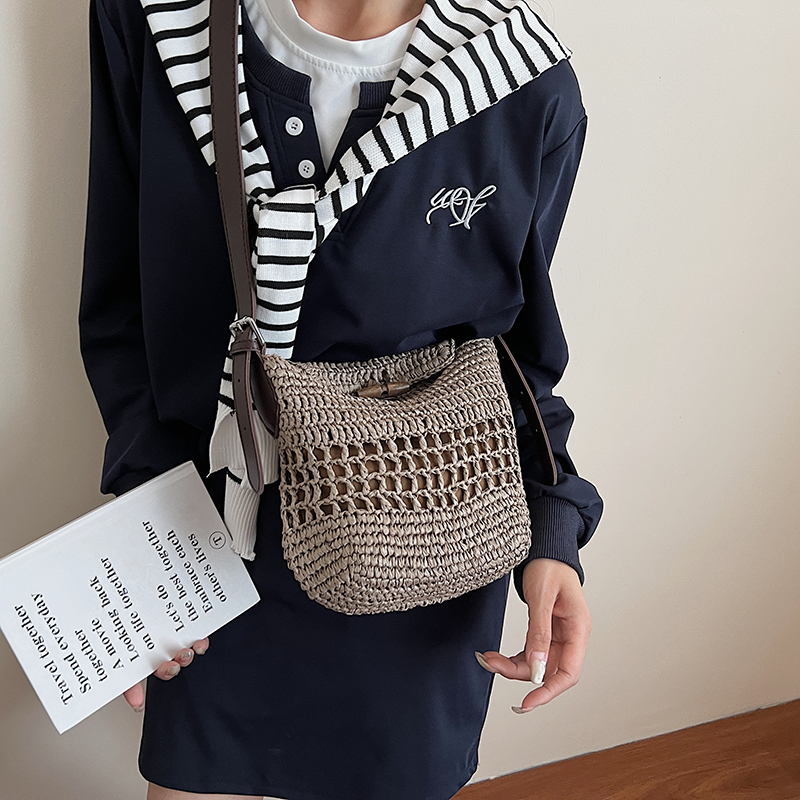 Small Woven Straw Bucket Bag L - Women'S Fashion Trends Spring 2026 recension och pris