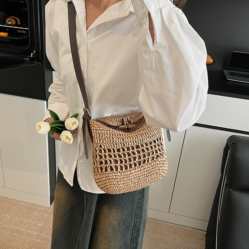 Small Woven Straw Bucket Bag L - Women'S Fashion Trends Spring 2026 recension och pris