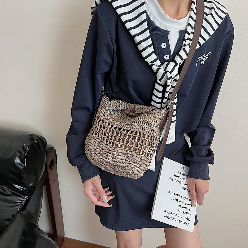 Small Woven Straw Bucket Bag L - Women'S Fashion Trends Spring 2026 recension och pris